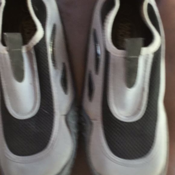 Sand-n-Sun black & gray water shoes, size 7* (9M) - Picture 4 of 7